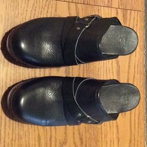Ugg black clogs